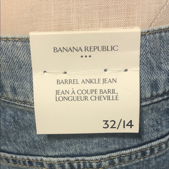 No longer available - Banana Republic Light Blue Barrel Ankle Jeans. Size 32/14 - Picture 4 of 7
